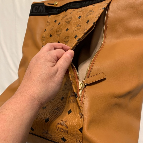 MCM backpack ( LG size ) - Picture 4 of 13